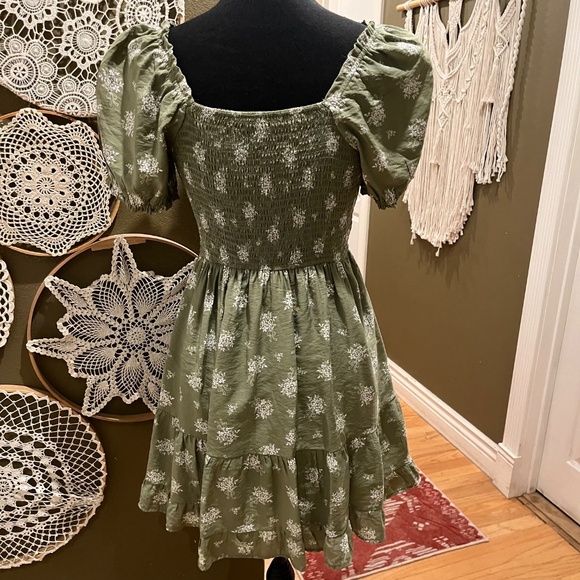 Heperus Green Floral Smocked Puff Sleeve Mini Dress – Size M - Picture 8 of 13